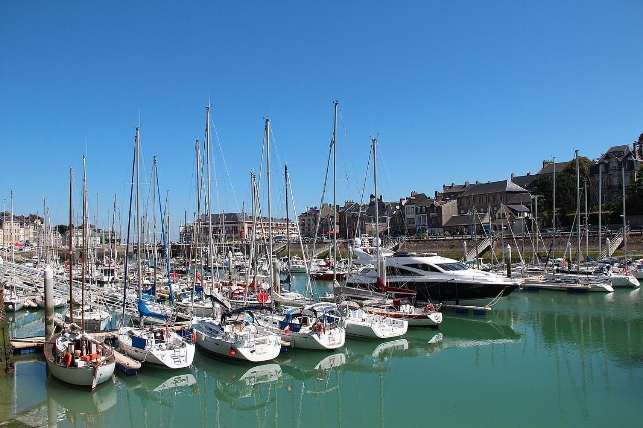 Appartement Meuble En Plein Coeur De St Valery En Caux サン・バレリ・アン・コー エクステリア 写真